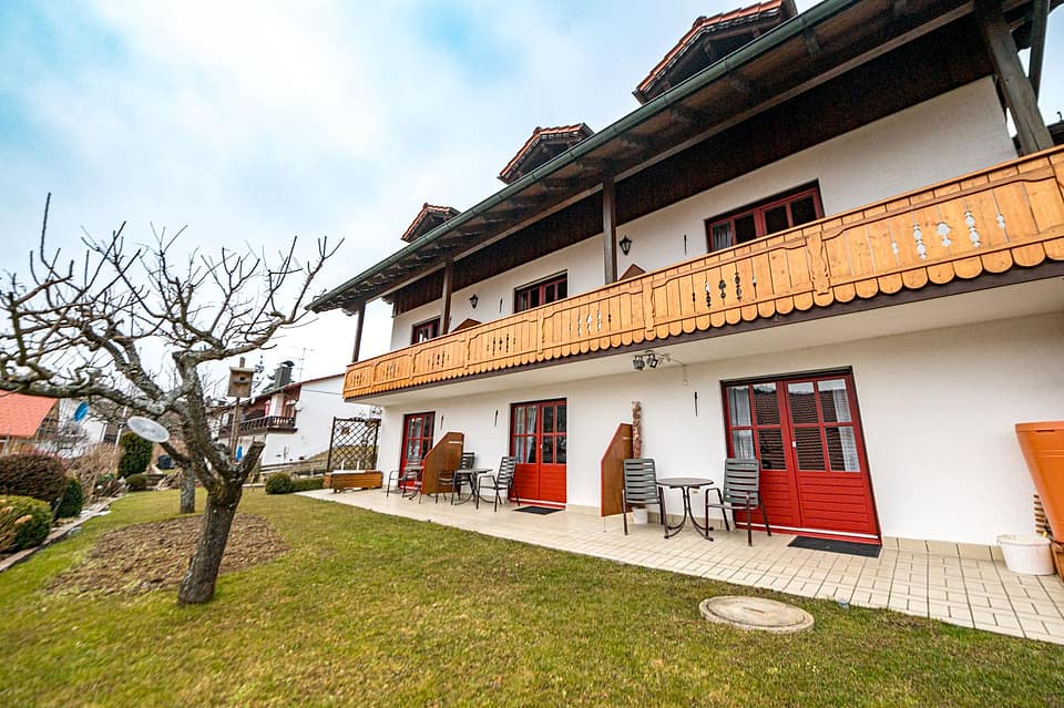 Ansicht Balkone und Terrassen — Mehrfamilienhaus, 399 m² in Haibach