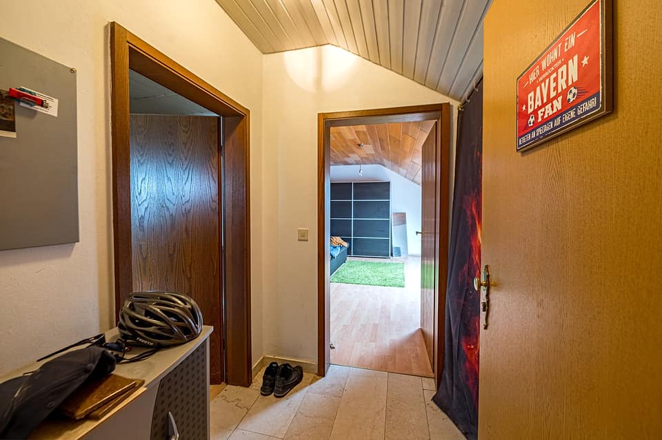 Flur — Dachgeschosswohnung, 80 m² in Straubing