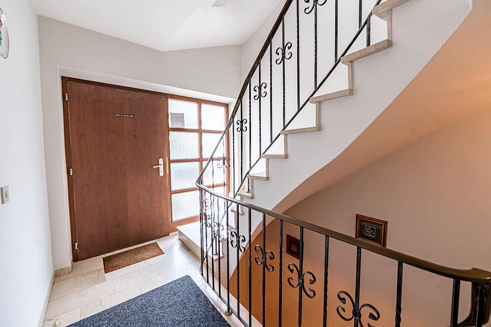 Flur — Dachgeschosswohnung, 80 m² in Straubing (2)