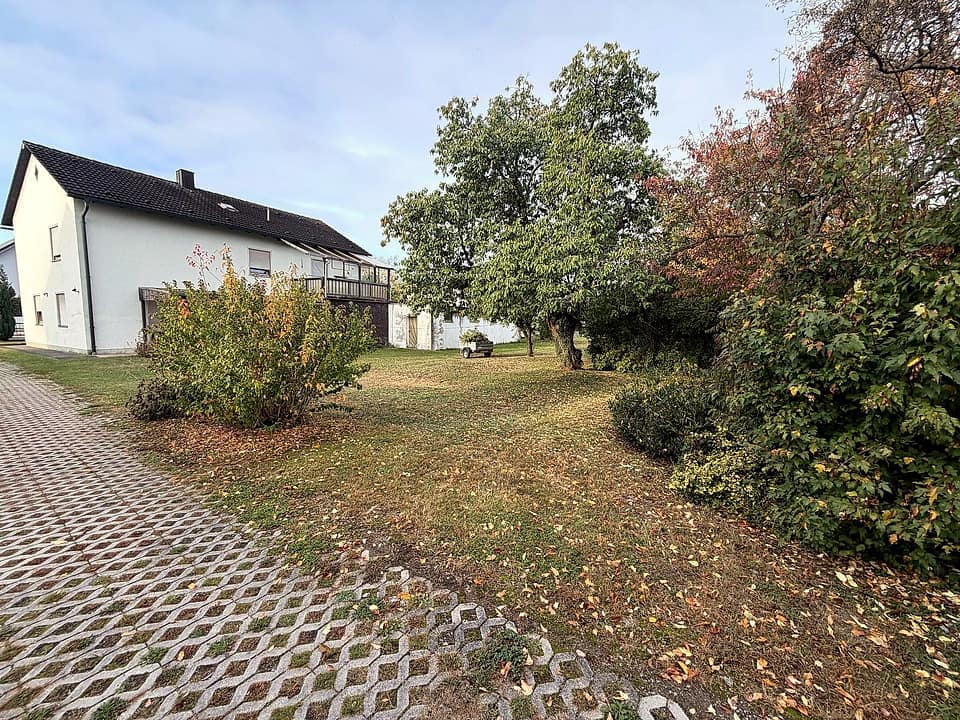 01_Titelbild_Wohnhaus_mit_grossem_Garten — Einfamilienhaus, 167 m² in Straubing
