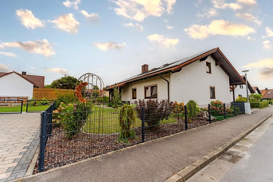 01 Aussenansicht Strassenseite — Einfamilienhaus, 200 m² in Geiselhöring