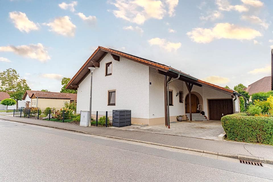 02 Aussenansicht mit Garage — Einfamilienhaus, 200 m² in Geiselhöring