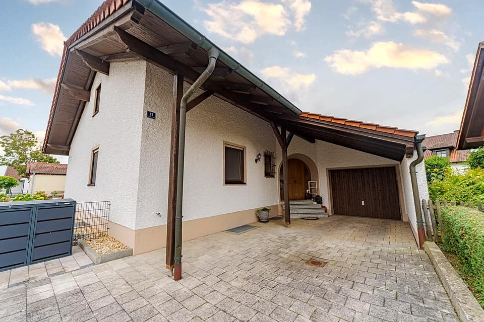 03 Hauseingang und Zufahrt — Einfamilienhaus, 200 m² in Geiselhöring