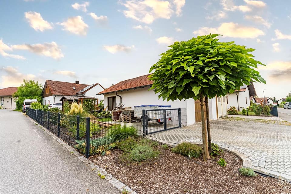 01 Strassenzug mit Nebengebaeude — Grundstück, 565 m² in Geiselhöring
