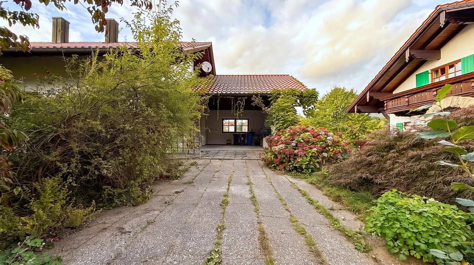 04_Zufahrt_und_Hof — Einfamilienhaus, 127 m² in Haibach