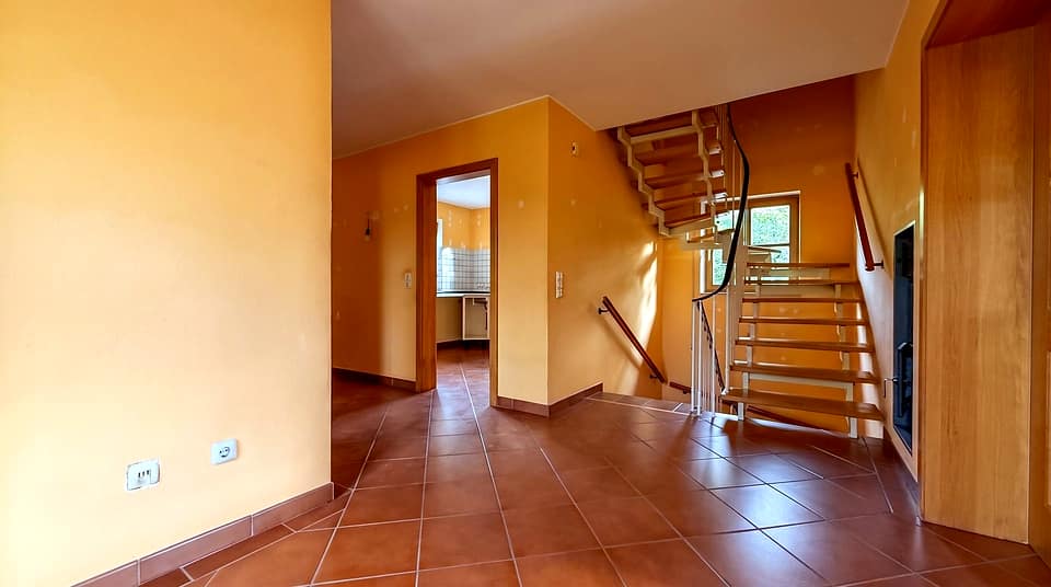 08_Diele_mit_Treppe — Einfamilienhaus, 127 m² in Haibach