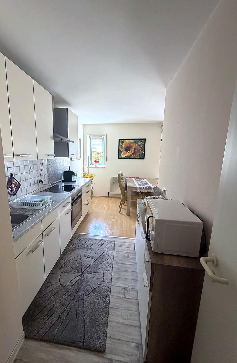 05_Kueche_Blick_zum_Essplatz — Etagenwohnung, 44 m² in Straubing