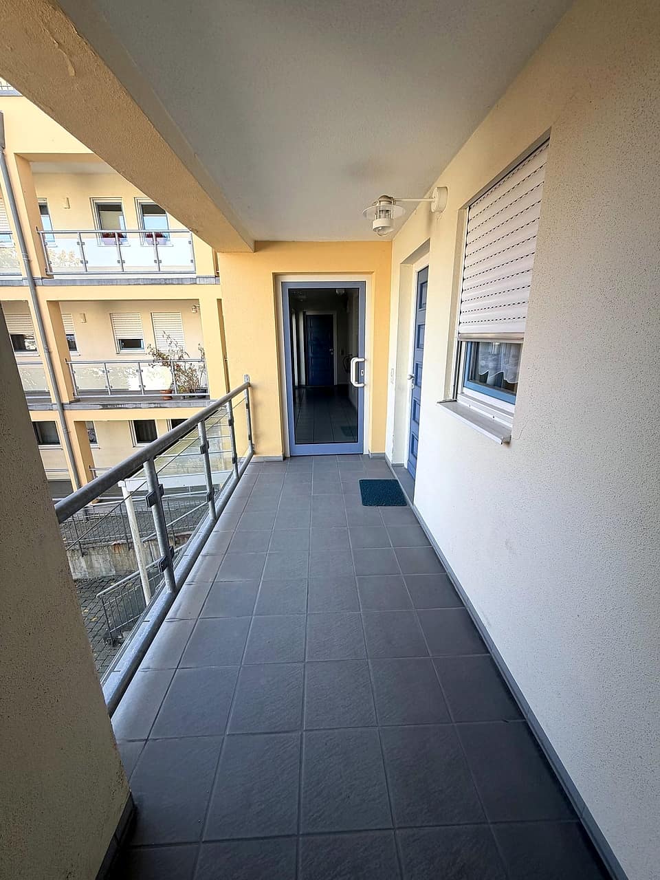 09_Zugang_Laubengang — Etagenwohnung, 44 m² in Straubing