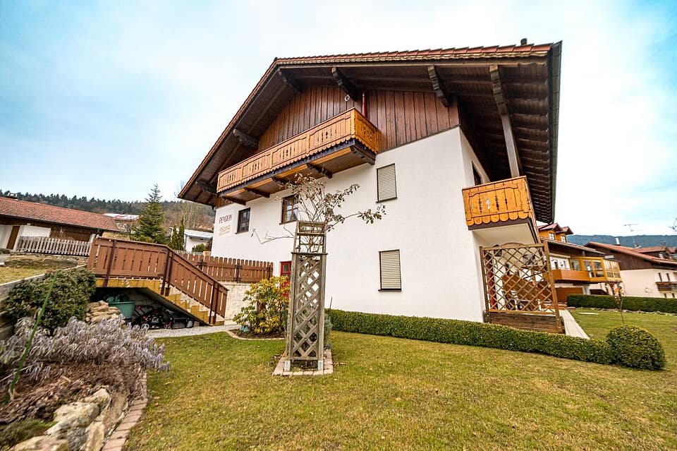 Giebelseite — Mehrfamilienhaus, 399 m² in Haibach