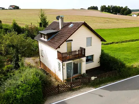 Wohnhaus in Leiblfing-Schwimmbach